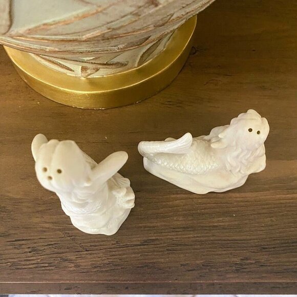 Vintage Quon Quon White Mermaid Salt & Pepper Shakers Bisque 1980 Japan - Picture 3 of 3